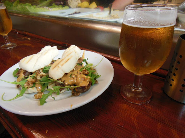 Montadito de ternera con crema de turrón