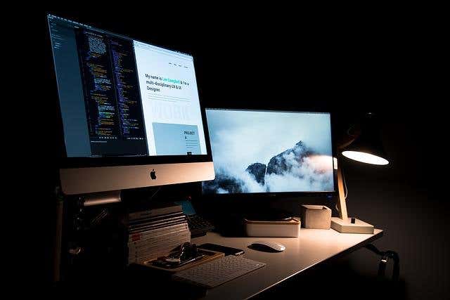 iMac con una segunda pantalla