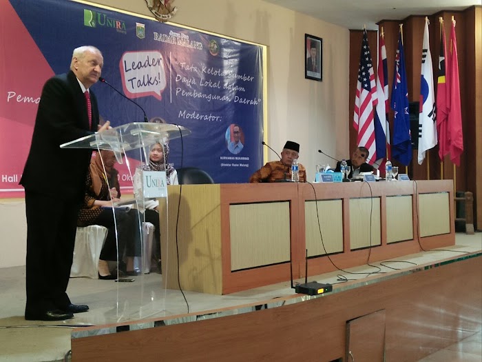 Hadiri Peringatan Hari Santri di UNIRA Malang Dubes Ceko Tekankan Pentingnya Inovasi Riset dan Kerjasama