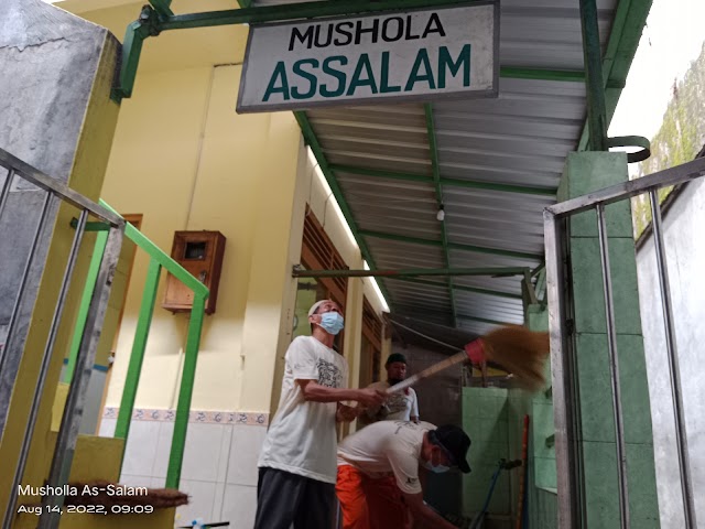 Bersih Bersih Musholla As-Salam Pasar Rejowinangun, Magelang