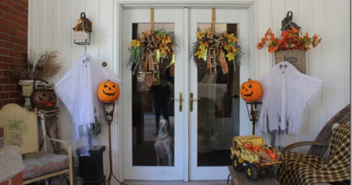  BARGAIN DECORATING WITH LAURIE HALLOWEEN AT BACK DOOR