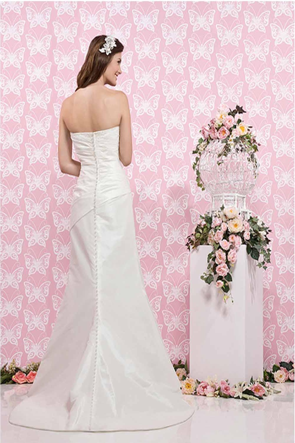 backless lace wedding dress