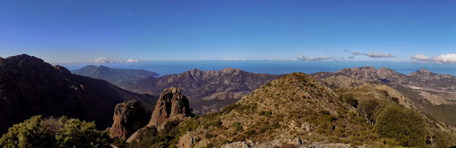 De Calvi au golfe de Galeria avec la chaîne de l'Argentella au milieu