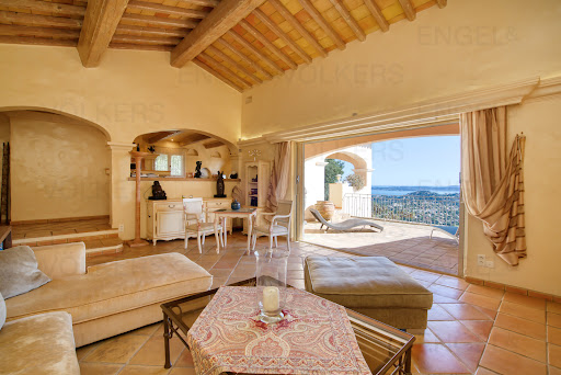 Villa avec piscine et terrasse 4