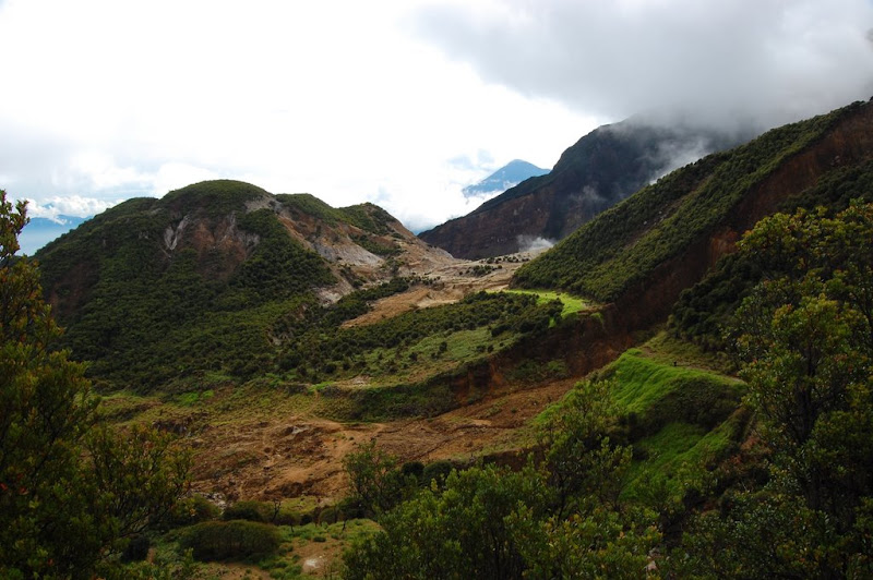 Jalur longsor Papandayan