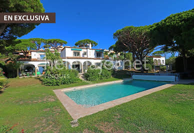 House with pool and terrace 2