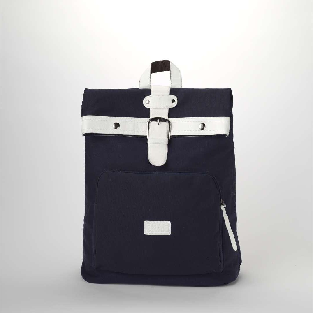 I love its simple yet elegant design. Finally found a cute backpack!