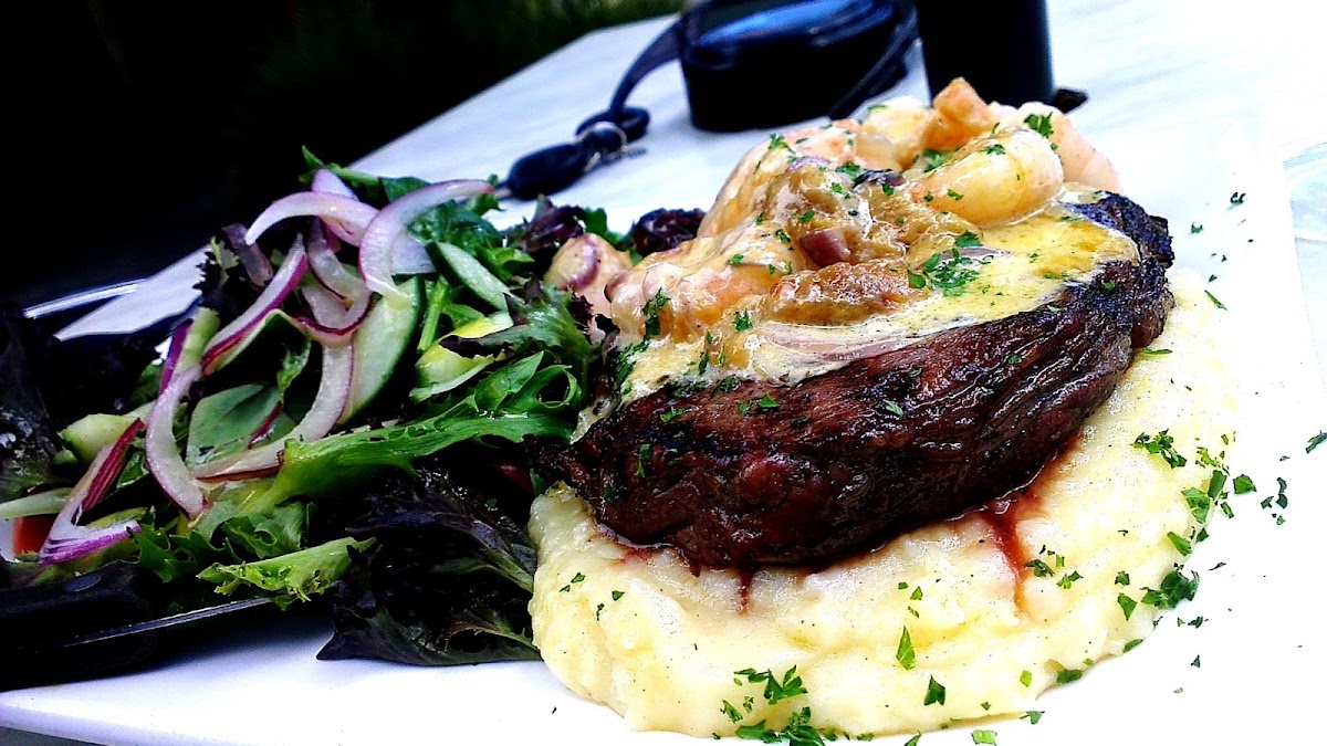 Seven Stars surf n turf scotch fillet steak with mashed potato creamy garlic prawns