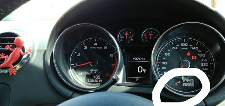 TTのコンビニ駐車場にて・買い物帰りに関するカスタム事例の投稿画像3枚目