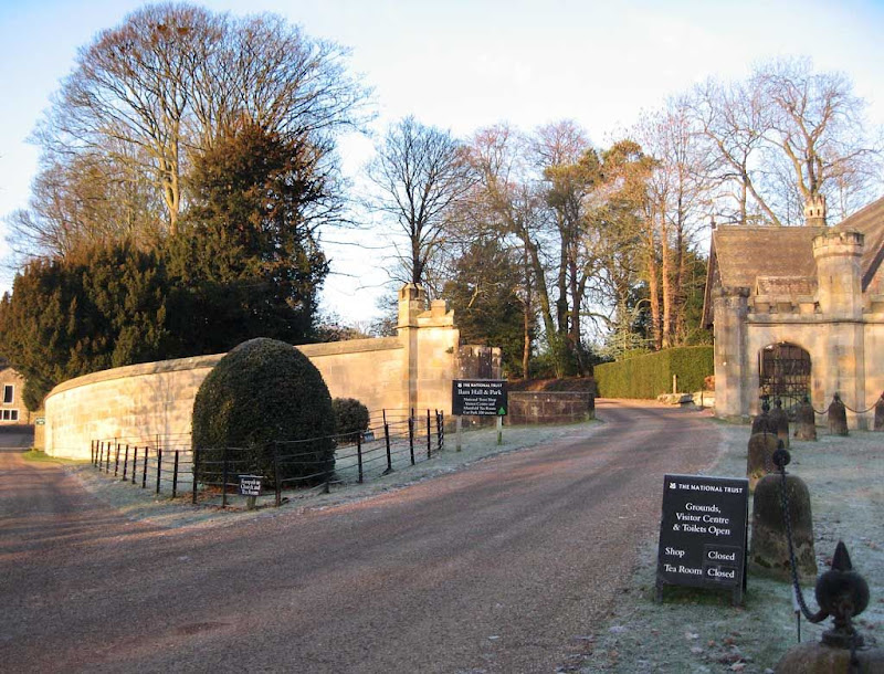 Entrance-to-Ilam-Hall