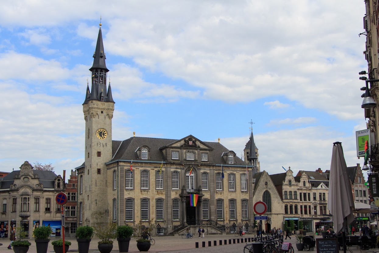 Lier, Grote Markt met Stadhuis en Belfort