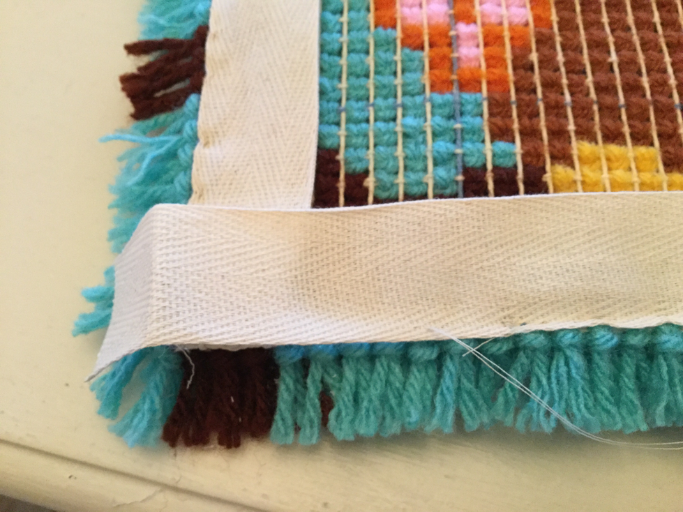 🐝 Bumbledaph Howto bind a latch hook rug