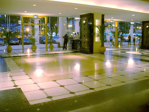 ホテルイスタナ：ロビー大理石の床