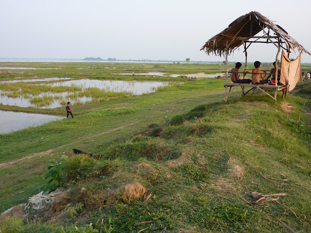 Blog de voyage-en-famille : Voyages en famille, Phnom Penh - Kampong Chhnang