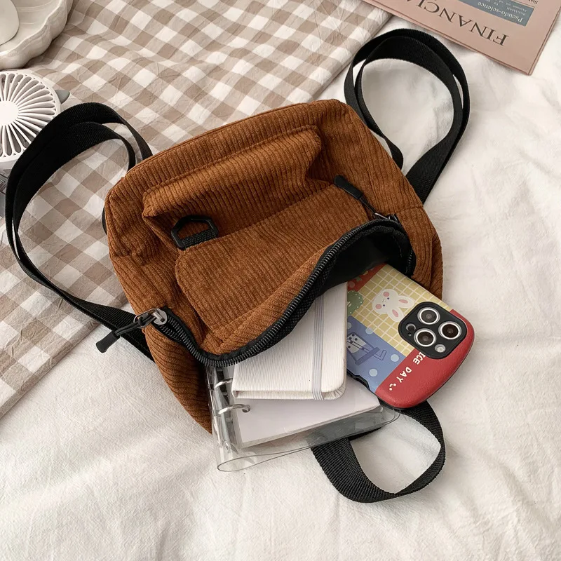 Kleine Corduroy Rugzak Fashion voor Meisjes Schooltas voor Campus en Scholen Primair en Secundair Stijlvol en Handig voor Dagelijks Gebruik