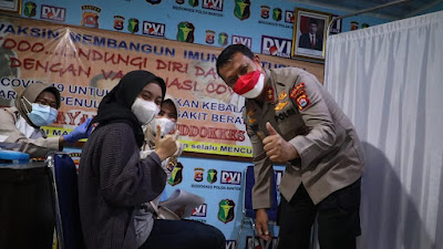 Bersama Cipayung Plus Banten, Polda Banten Gelar Vaksinasi Massal