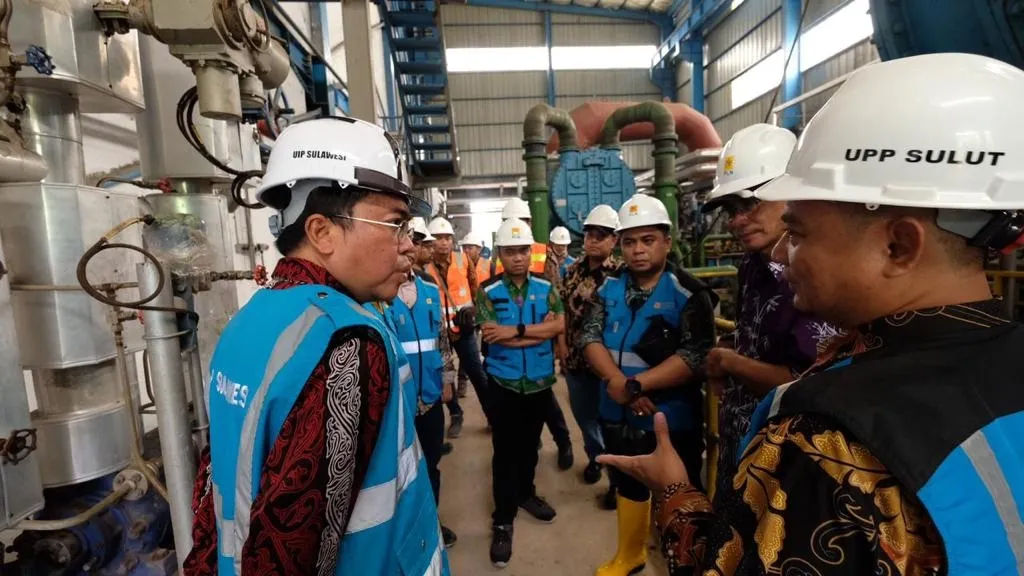 General Manager PT PLN (Persero) Unit Induk Pembangunan Sulawesi Josua Simanungkalit bersama jajaran melakukan kunjungan ke Kabupaten Kepulauan Talaud, Jumat (19/01/2024). (Foto istimewa)