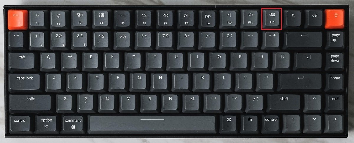 presione la tecla de acceso rápido para subir volumen en el teclado