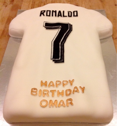 WATCH: Happy birthday to SIU! Cristiano Ronaldo presented with personalised birthday  cake by Al-Nassr team-mates | Goal.com English Saudi Arabia