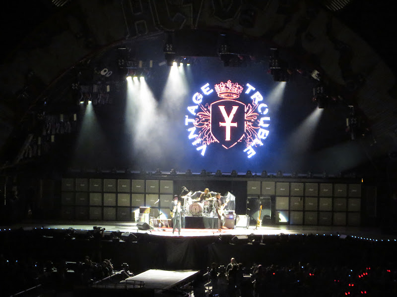 Ronald Says - memoirs of a music addict: On Stage: AC/DC