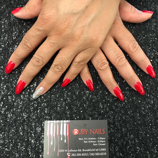 Ruby Nails logo