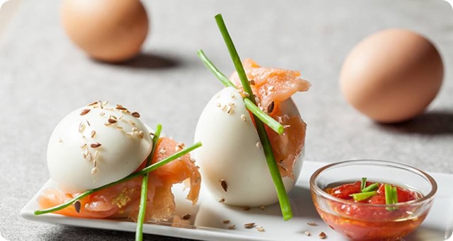 uove-sode-con-erbe-cipollina-e-salmone uove-sode-con-erbe-cipollina-e-salmone