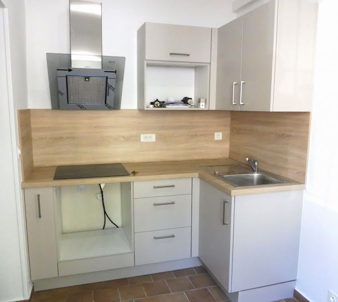 Location  appartement 1 pièce 20 m² à Pertuis (84120), 437 €