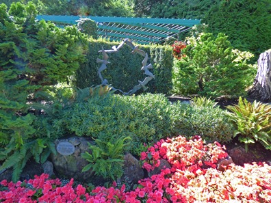 Dove sculpture, Butchart Gardens