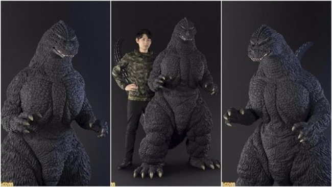 godzilla statue 01