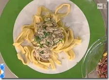 Tagliatelle con pistacchi e alici