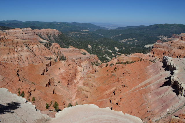 zig-zag cut in the Earth