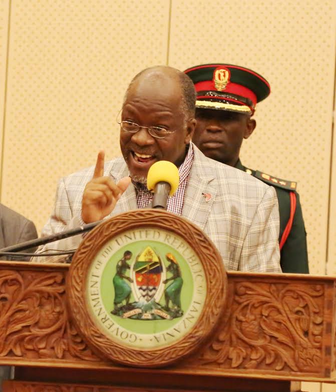 Rais Magufuli Amtumbua Mtu Aliyekuwa Akiiba Milioni 7 Kila Dakika Kwa Kushirikiana na TRA