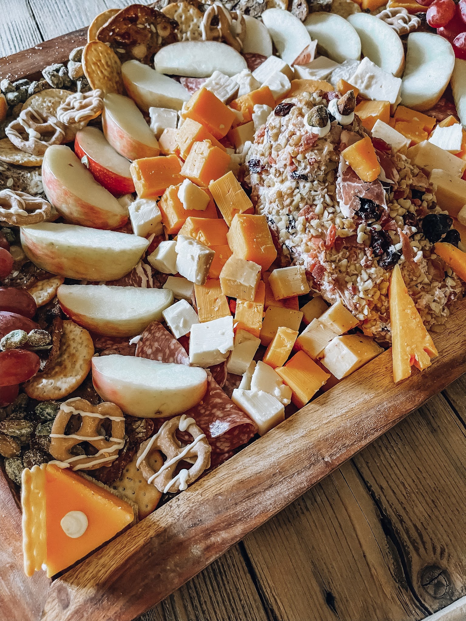 Thanksgiving Day Charcuterie Board - Something Delightful Blog #ThanksgivingCharcuterie #ThanksgivingIdeas #CharcuterieBoard #ThanksgivingAppetizer