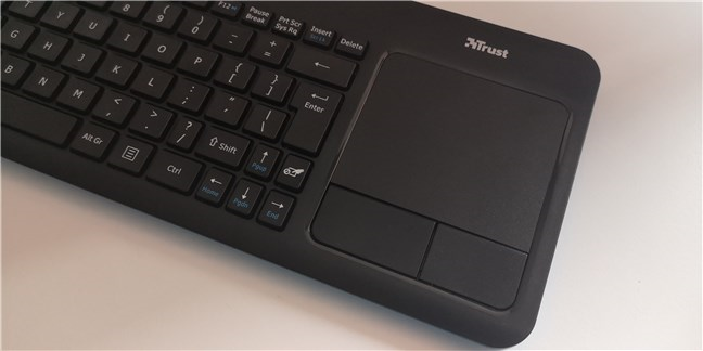 Il touchpad e i suoi pulsanti sono grandi