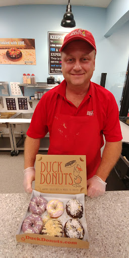 Donut Shop «Duck Donuts - Chocolate Avenue», reviews and photos, 261 W Chocolate Ave, Hershey, PA 17033, USA