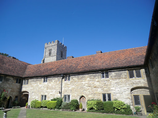 CIMG3886 New College of Cobham (almshouses)