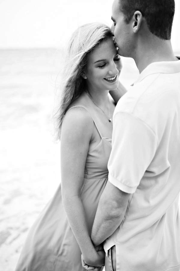 Windy Engagement Session at Yorktown Beach | Tidewater and Tulle ...