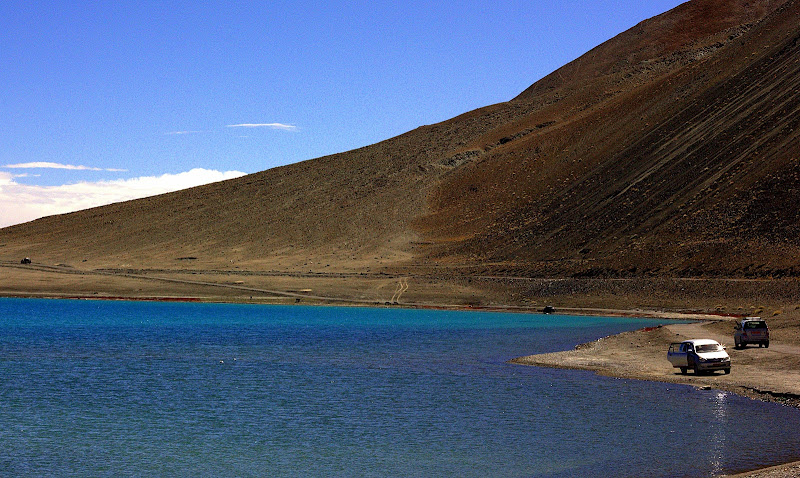 #Ladakh #Travelbloggerindia #Travelblog #ladakhtravelblog #ladakhtourism #solofemaletravelinginladakh #pangongtsolake
