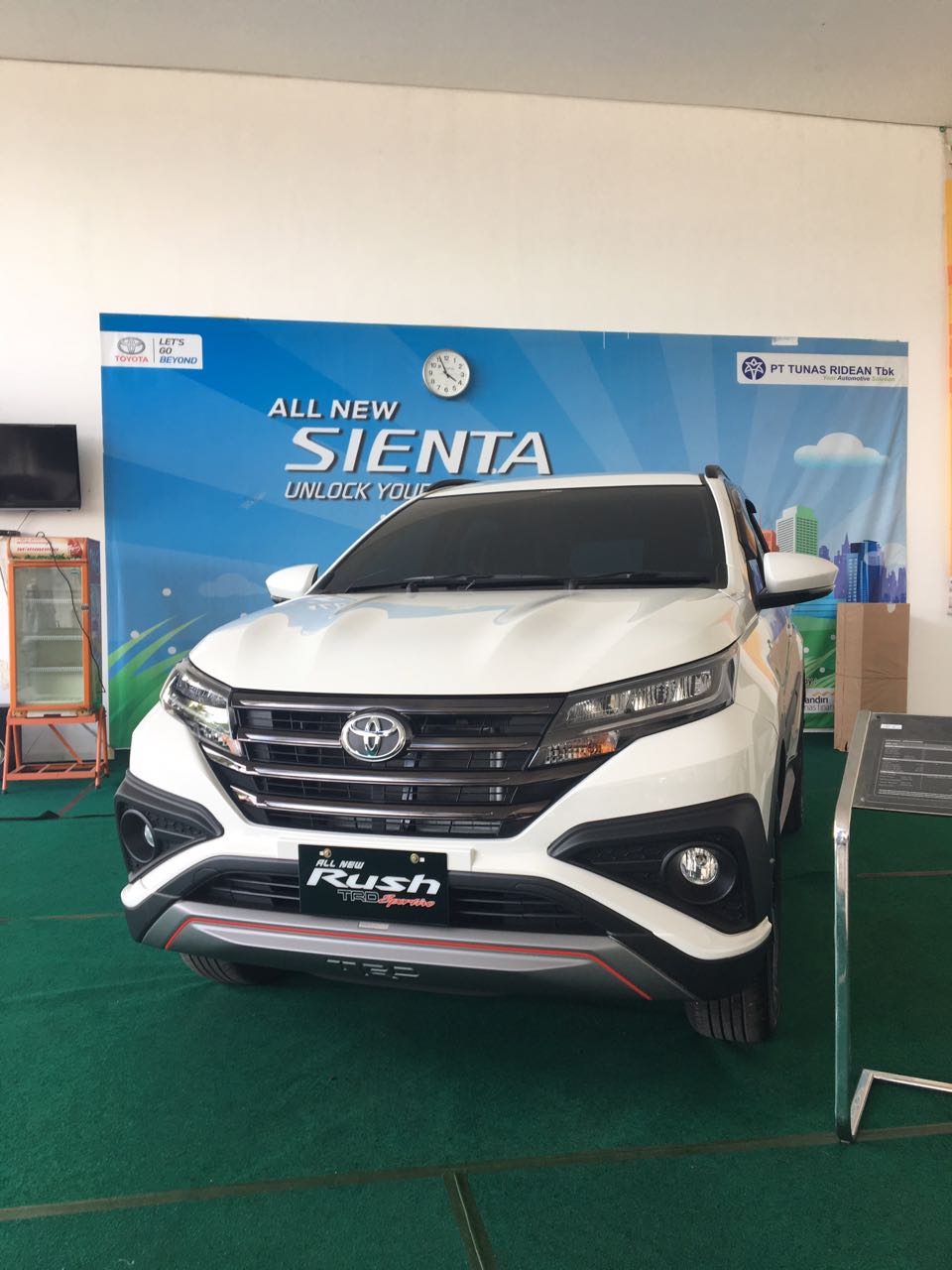 Honda Freed Diskontinu Toyota Sienta Melenggang Sendirian