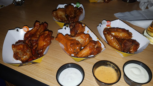 Chicken Wings Restaurant «Buffalo Wild Wings», reviews and photos, 9207 MO-152, Kansas City, MO 64158, USA