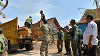 Geledah Rumah Warga, Perhutani  bersama Polres Grobogan Amankan Barang Bukti Kayu Jati Hasil Illegal Logging