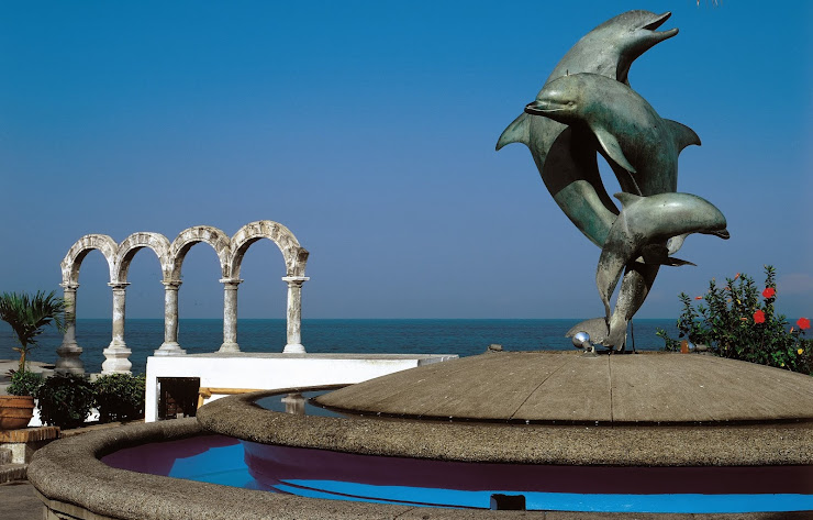 Dolphins sculpture in Puerto Vallarta