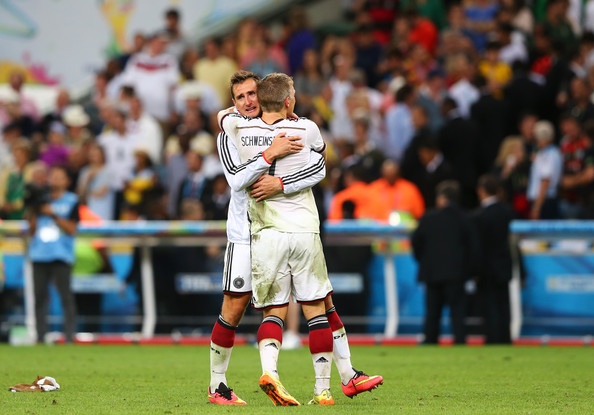 파일:external/www2.pictures.zimbio.com/Bastian+Schweinsteiger+Miroslav+Klose+Germany+IFYkE2npJhFl.jpg