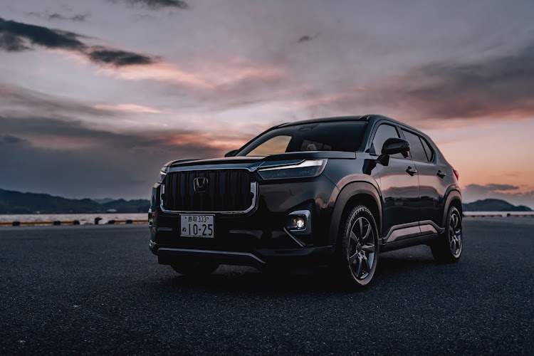 WR-Vの夕暮れと愛車・夕焼けと愛車に関するカスタム事例の投稿画像1枚目