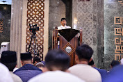 Pj Gubernur Sulsel Tarawih Ramadan di Masjid Al-Markaz, Sampaikan Gerakan Berbagi Bahagia dan Bakal Launching Sedekah Pohon