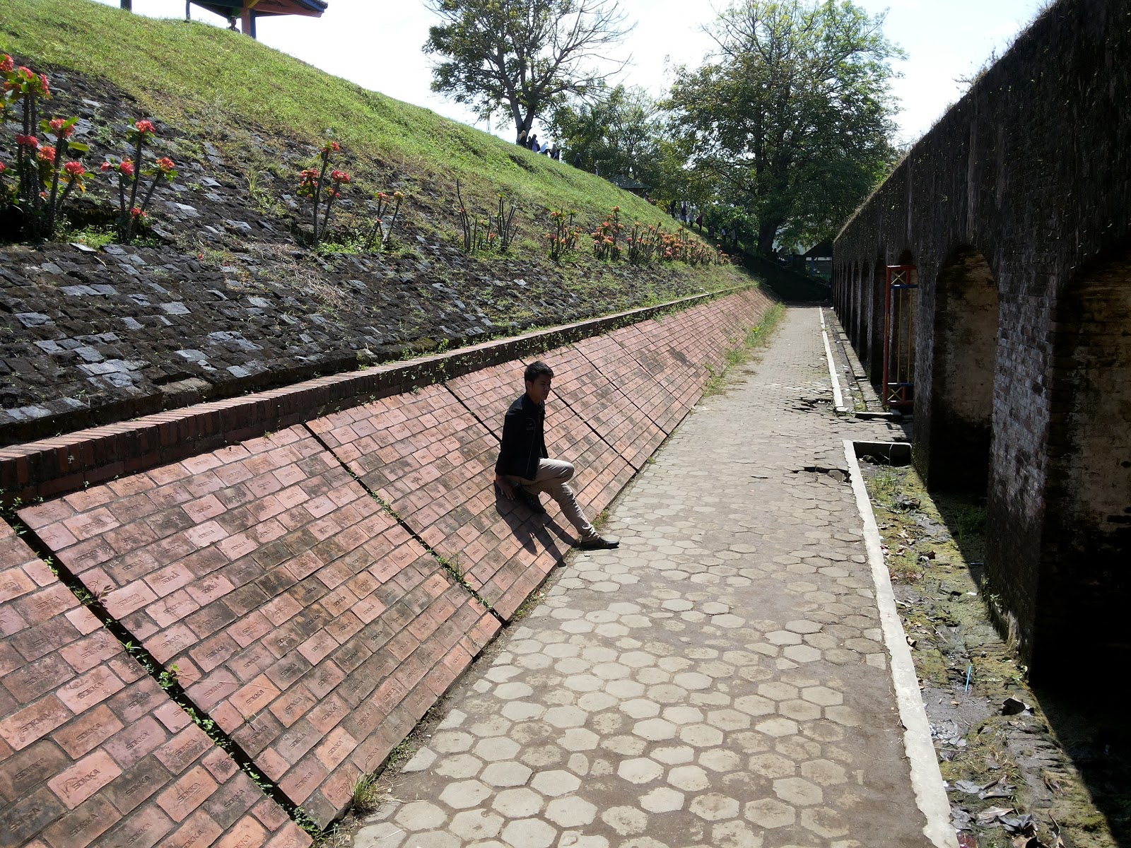 Wisata Benteng Pendem Cilacap dan Pantai Nusakambangan