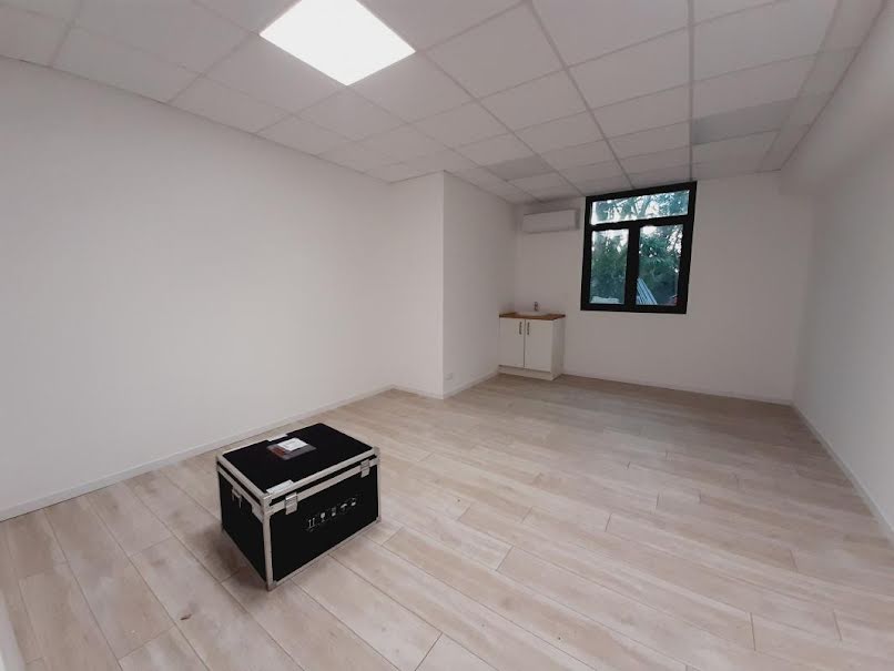 Location  locaux professionnels  21 m² à Saint-Martin-de-Seignanx (40390), 378 €