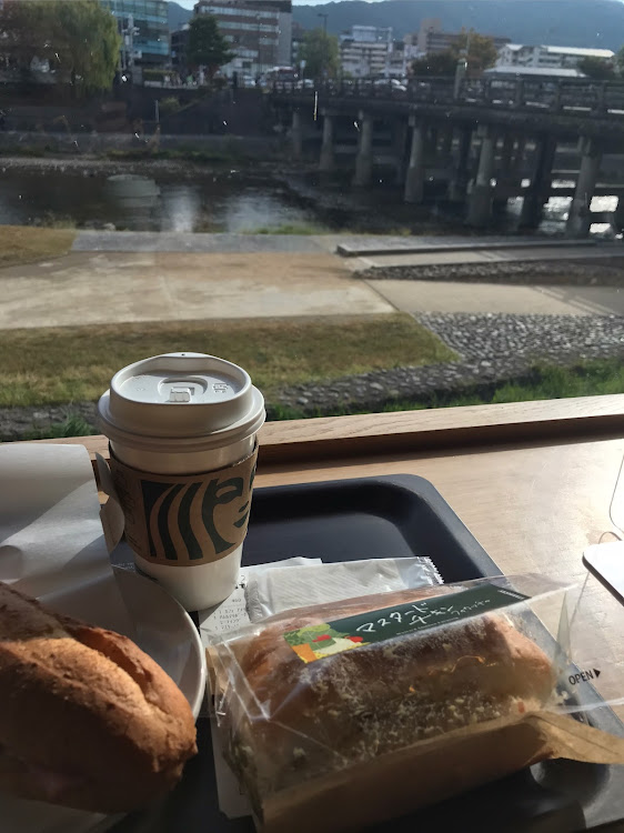 gesanさんが投稿した夕食後の愛車撮影・カフェチャレンジャー88・いつメンに関するカスタム事例の投稿画像4枚目