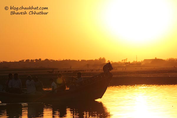 Sunset spectators at Bhigwan's Yashwant Sagar lake created by Ujani Dam