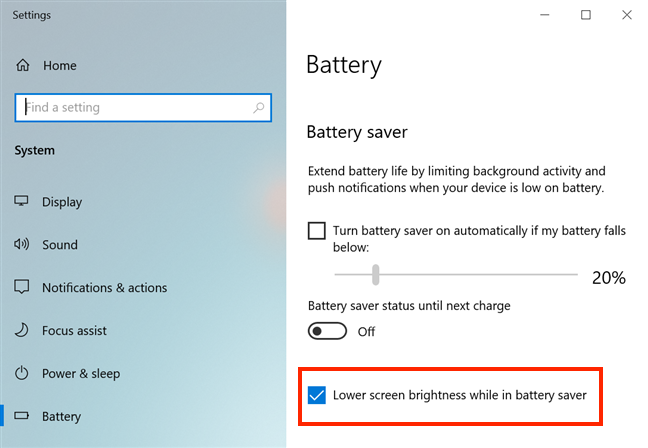 Schakel de optie in om de helderheid van het scherm te verlagen in batterijbesparing